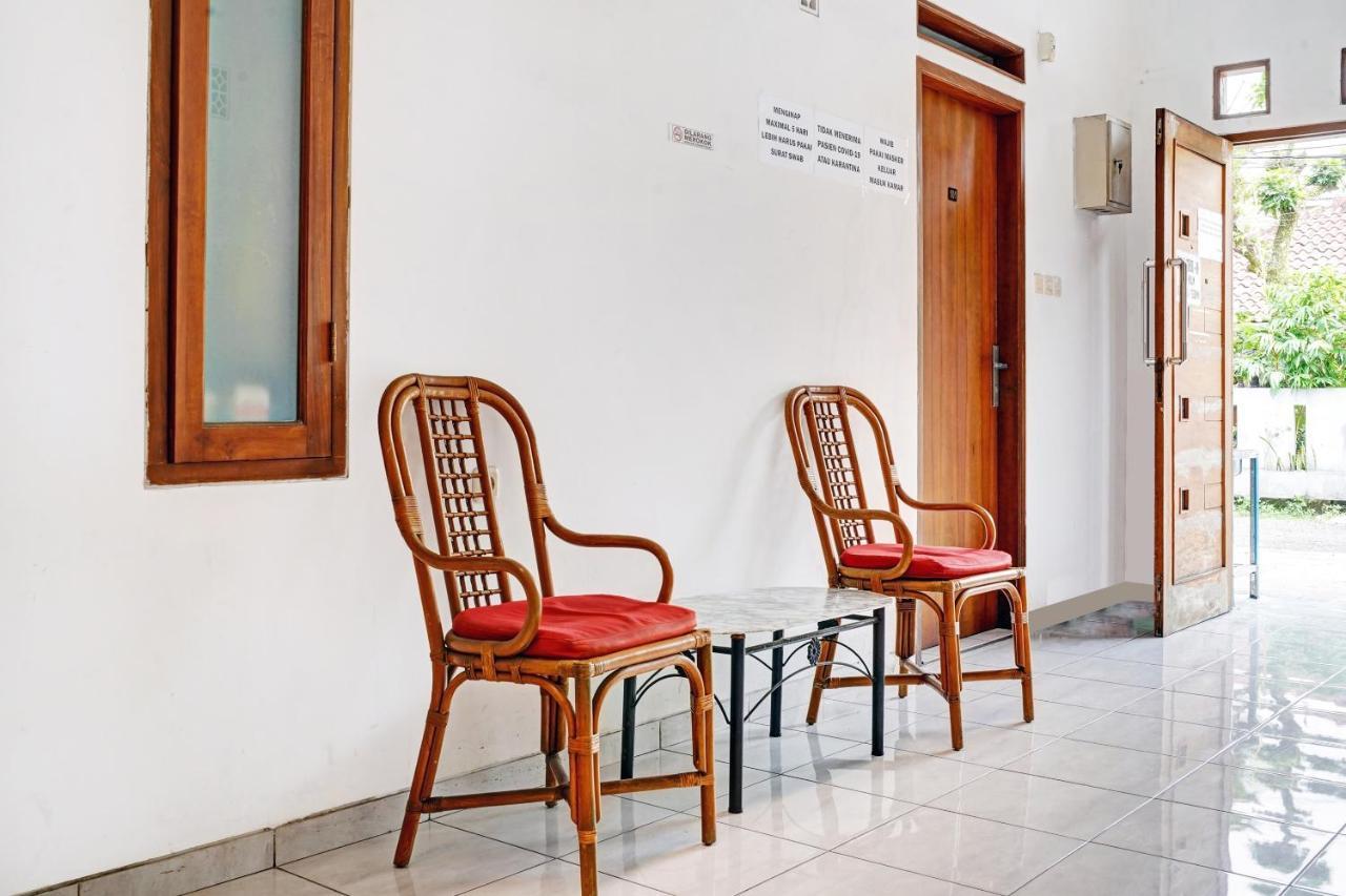 Oyo 1932 Srimahi Residence Bandung Kültér fotó