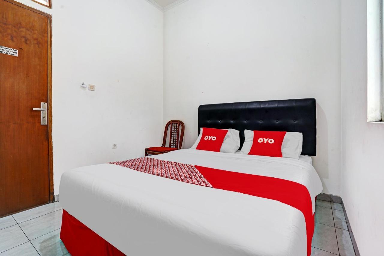 Oyo 1932 Srimahi Residence Bandung Kültér fotó