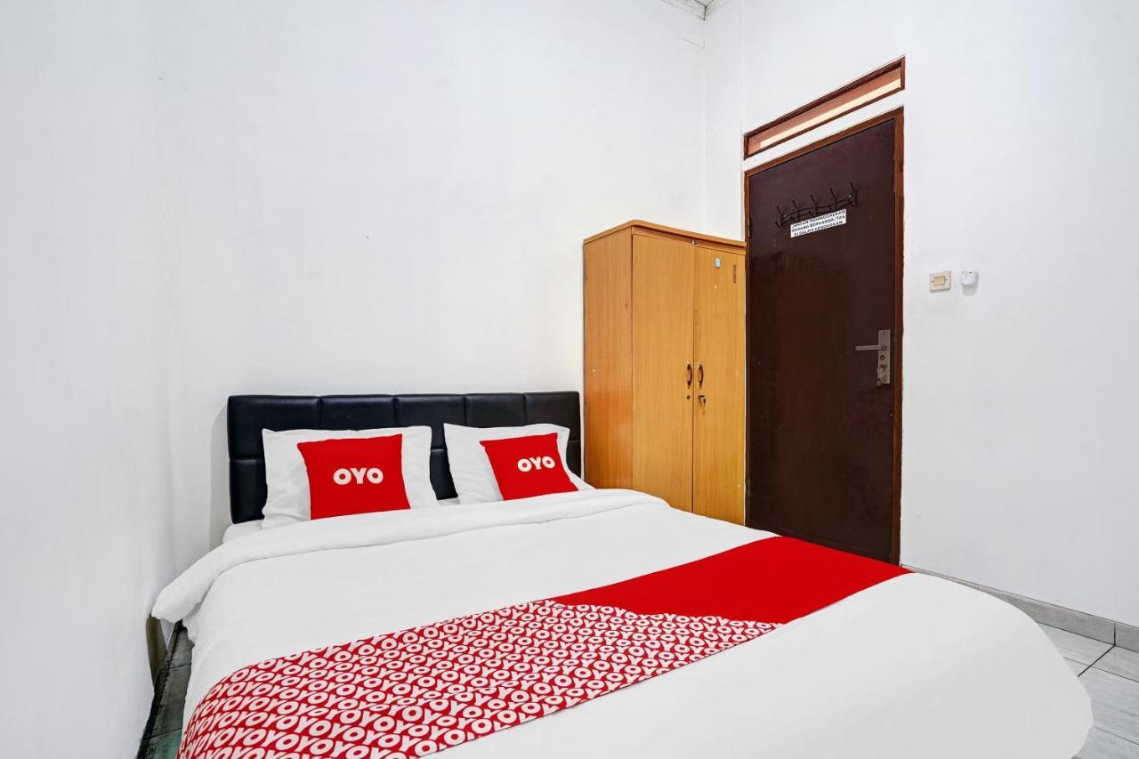 Oyo 1932 Srimahi Residence Bandung Kültér fotó